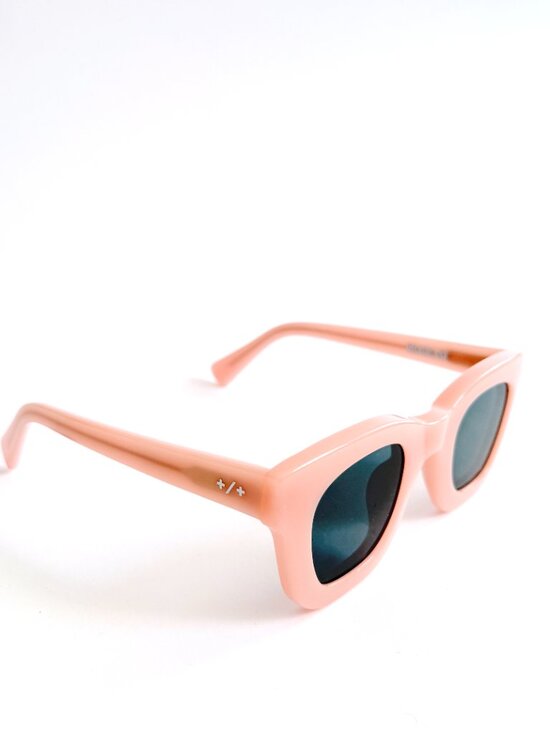 STRATA Roadcase Sunglasses in CAMEO PINK/SMOKE